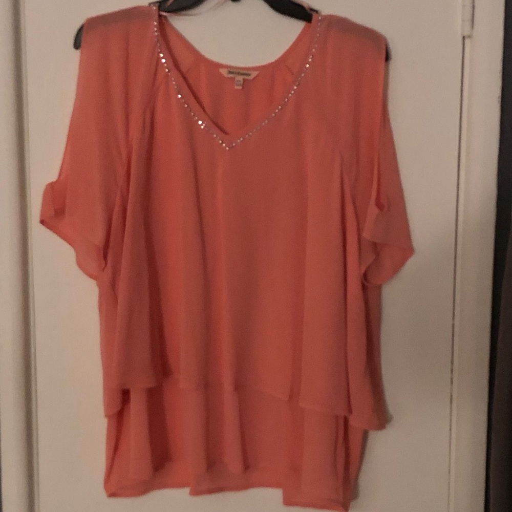 Cut out short sleeve ruffle layered top